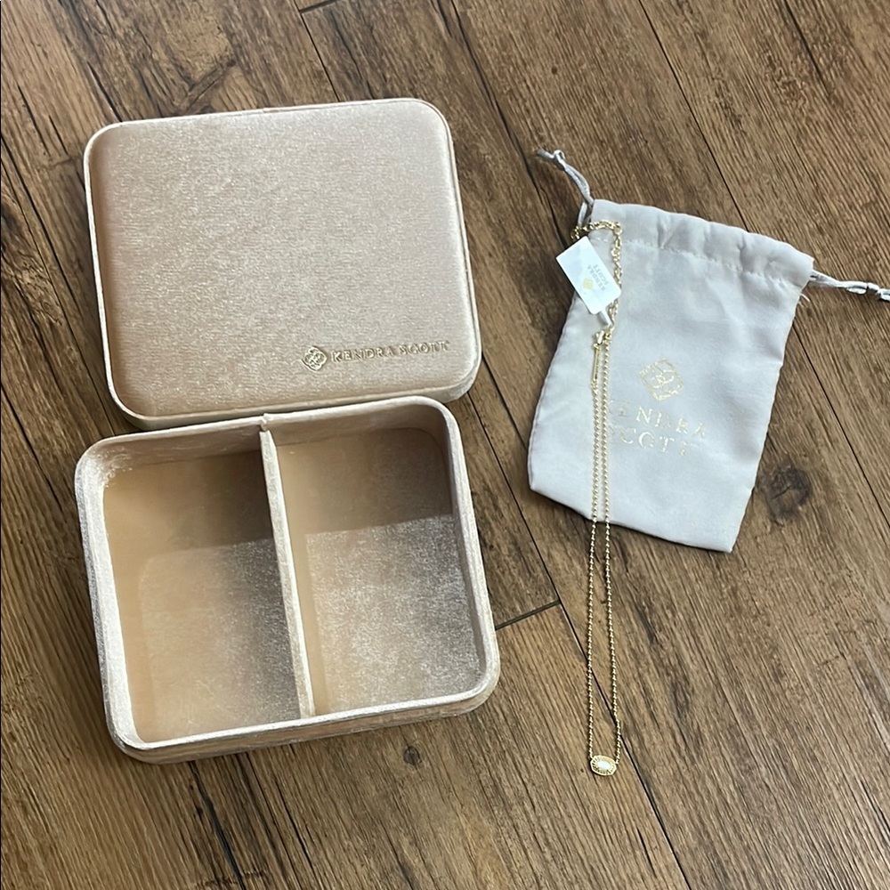 Kendra Scott Necklace